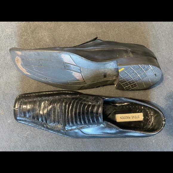 Men’s shoes. - Picture 2 of 4